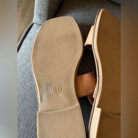 Universal Thread Tan Sandals - Picture 3 of 4